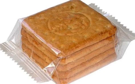 Primer plano de la sección de alérgenos en el empaque de las galletas de arroz Marco Polo, resaltando los iconos de gluten y soya.