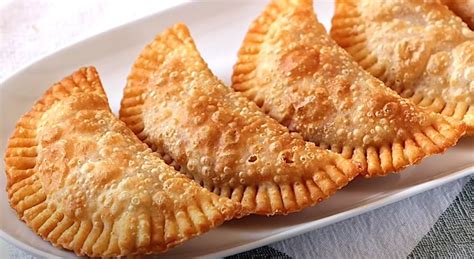 Empanadas de pino fritas doradas y crujientes