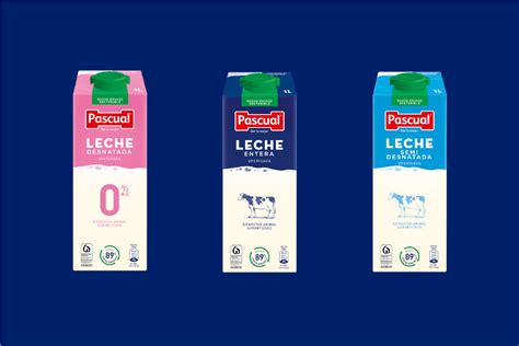 Comparativa visual de diferentes tipos de leche (entera, desnatada, sin lactosa, de cabra) y un sello de pasteurización.