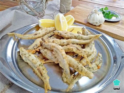 Plato de pejerrey frito con salsa tártara