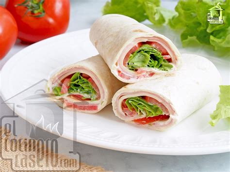 Imagen de wraps de jamón y queso listos para servir en un plato