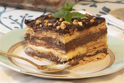 tarta de galletas de la abuela en capas con chocolate