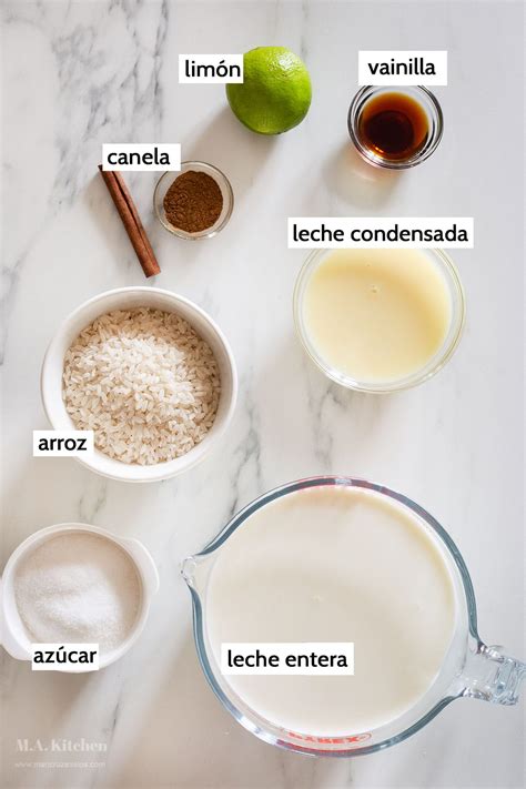 Ingredientes para arroz con leche: arroz, quinua, leche, canela, cardamomo, cáscara de naranja