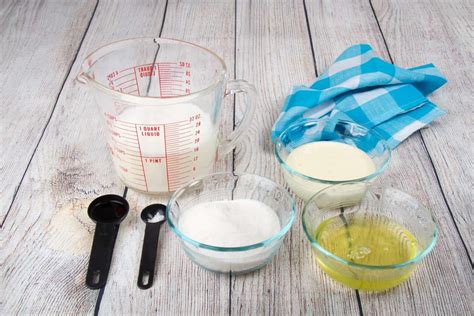 Ingredientes básicos para helado: leche, nata, azúcar, huevos
