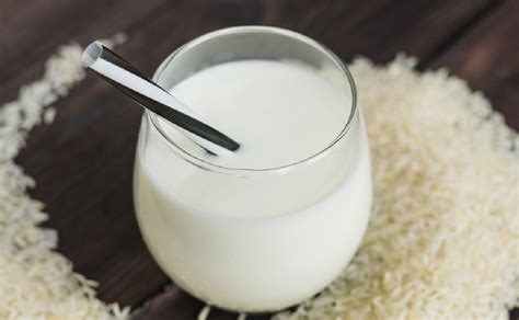 Infografía sobre cómo preparar agua de arroz y sus usos