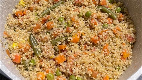 Imágenes de platos con quinoa y avena como alternativas al arroz