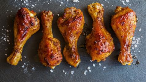 Piernas de pollo al horno doradas