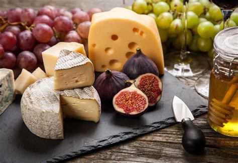 Colección de quesos madurados de diferentes regiones