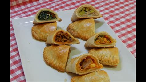 Variedad de rellenos vegetarianos para empanadas en cuencos coloridos