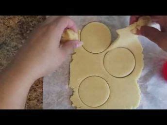 diagrama de los pasos para extender y cortar la masa de galletas