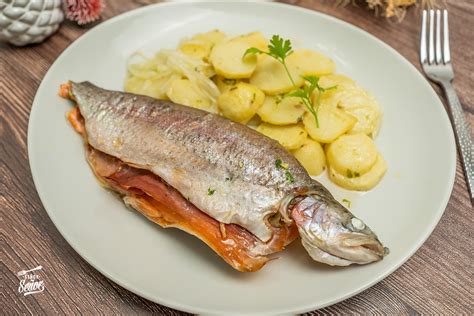 Variedad de guarniciones y presentaciones para trucha al horno