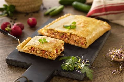 Infografía detallando los pasos para preparar el relleno de la empanada de atún