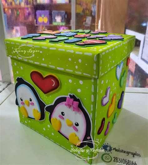 Ilustración de una caja de helado decorada para regalo