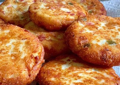 pasos para formar y rellenar tortitas de papa con queso