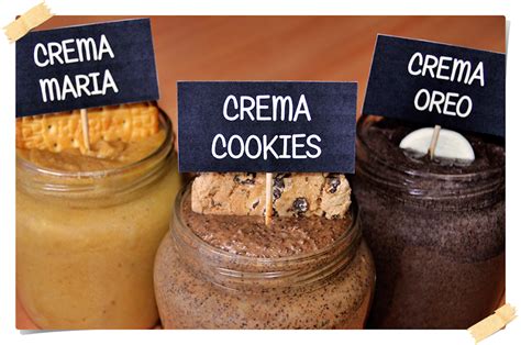 Variedad de frascos de cremas para untar de galletas en un estante