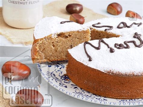 Fotografía de una tarta de castañas tradicional decorada para la festividad de San Martiño