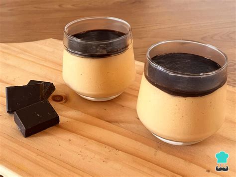 Postre Manjarate con la icónica gota de chocolate en su interior