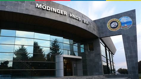 Fotografía antigua de la familia Mödinger en Chile, o del primer local de Cecinas Llanquihue.