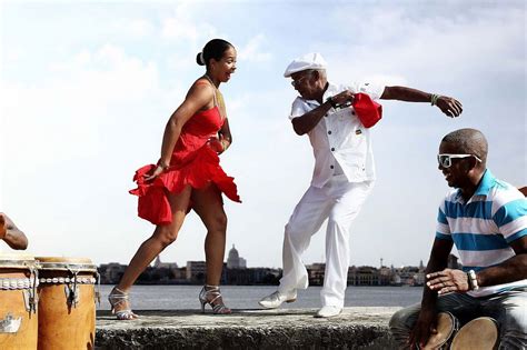 Esquema visual de las influencias musicales que componen la salsa (son cubano, guaguancó, plena, bomba, jazz, blues, etc.)