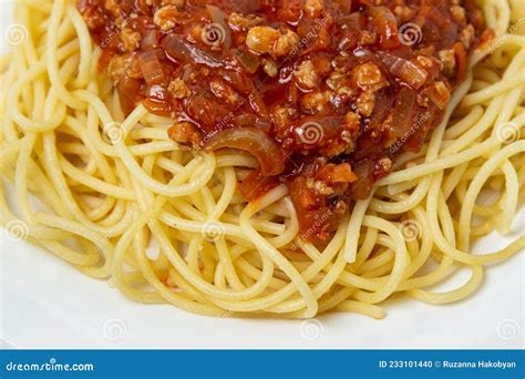 Plato de espagueti con salsa de carne