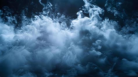 Fotografía de un cóctel con efecto de humo creado con hielo seco