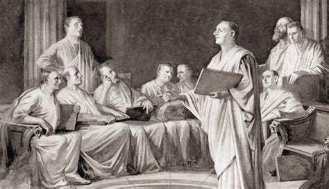 Ilustración que representa a miembros del decemvirato romano en toga, discutiendo documentos legales.