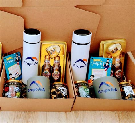 Foto de diversos regalos corporativos personalizados