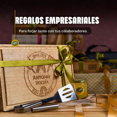 Foto de clientes satisfechos con regalos corporativos