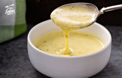 Infografía con los ingredientes principales de la salsa bearnesa