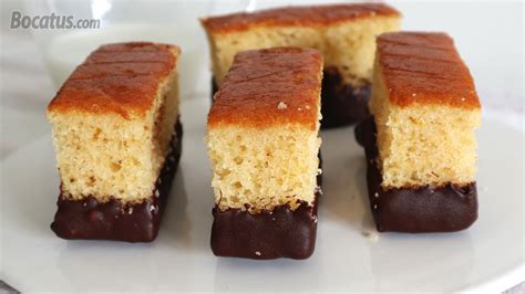 Bizcochos de chocolate en el horno