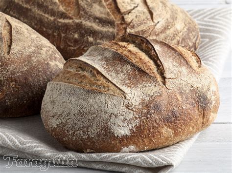 Masa de pan integral amasándose
