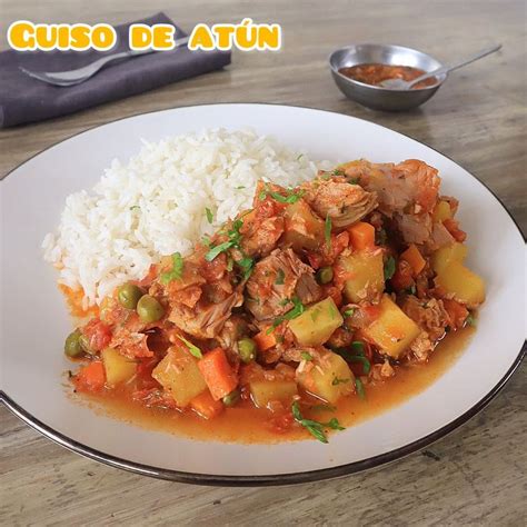 Foto de guiso de atún decorado con perejil y aceitunas
