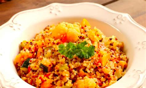 Platos emblemáticos de Quinoa Restaurante, como risotto de quinoa, burritos veganos o ceviche de cochayuyo