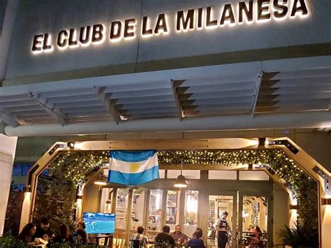Interior de la casona antigua de El Club de la Milanesa en Alta Córdoba