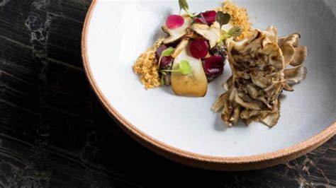Foto de un plato gourmet vegano de Eleven Madison Park