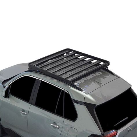 Toyota RAV4 con parrilla portaequipaje instalada, cargando equipaje