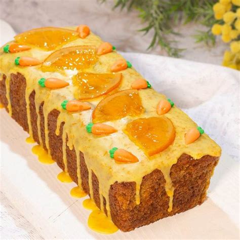 Queque de zanahoria con glaseado de naranja para cumpleaños de niños