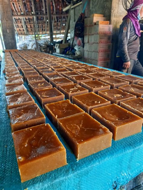 Bloques de panela o panela rallada, ingrediente principal de las cucas