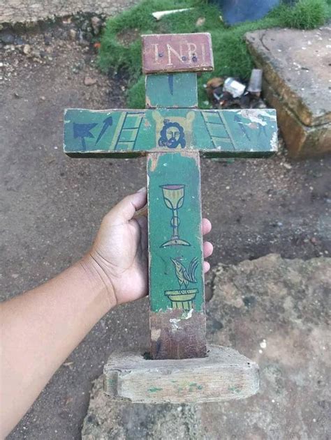 Detalle de la Cruz Verde que da nombre al histórico edificio