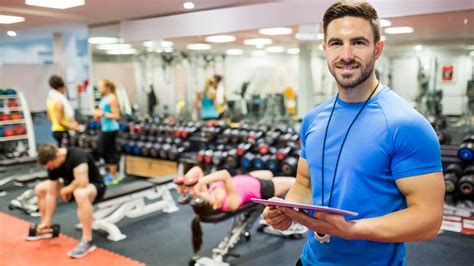 Esquema de las áreas de acción de un preparador físico: salud, poblaciones especiales y deporte