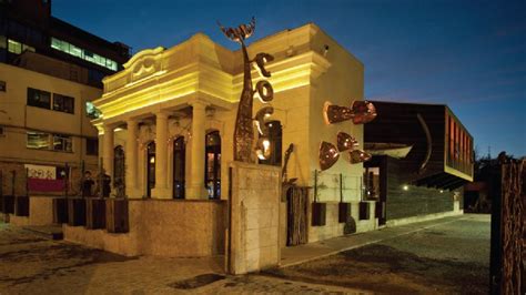 Entrada o ambiente elegante del restaurante Aquí Está Coco