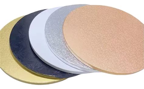 Tabla comparativa entre bases de cartón compacto, bases laminadas en oro y soportes rígidos para tartas.