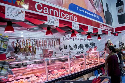 Tienda Acuenta con sección de carnicería