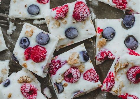 Snacks de yogur congelado con frutas