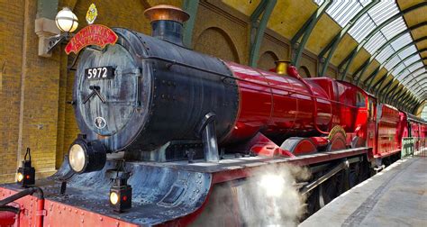 Tren Hogwarts Express detallado en un molde de silicona para repostería
