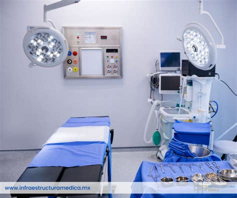 Imagen de un quirófano con equipo láser o una radiografía para diagnóstico