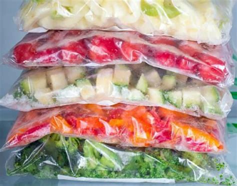Diferentes tipos de envases para congelar salsa de tomate