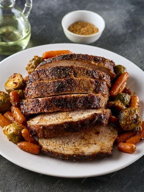 Lomo de cerdo asado en rodajas