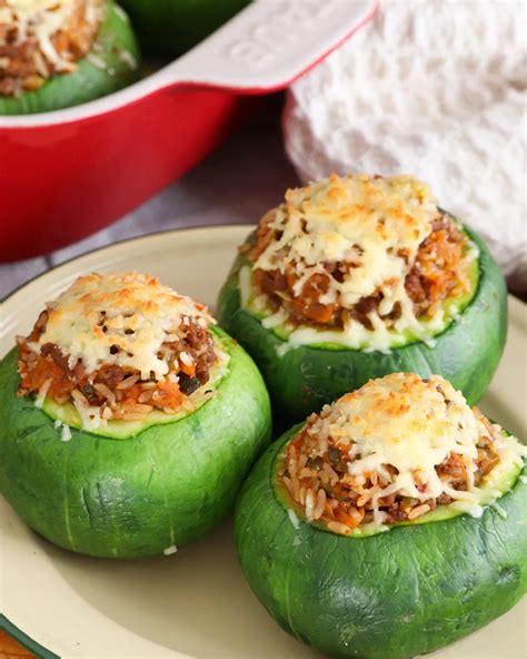 Plato de zapallitos redondos rellenos al horno