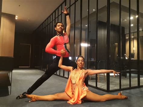 Collage fotográfico que muestra a parejas de bailarines profesionales de salsa en diferentes estilos de competencia.